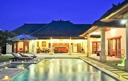 Villa Bugis เซมินยัค ภายนอก รูปภาพ